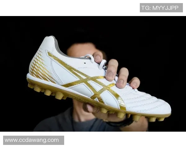 足球球星球鞋使用寿命揭秘：一般穿多久才需要更换和保养技巧